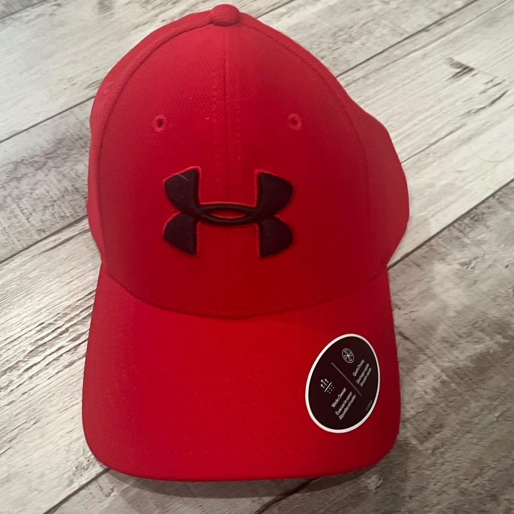 Red Black Under Armour fitted baseball hat. NWT